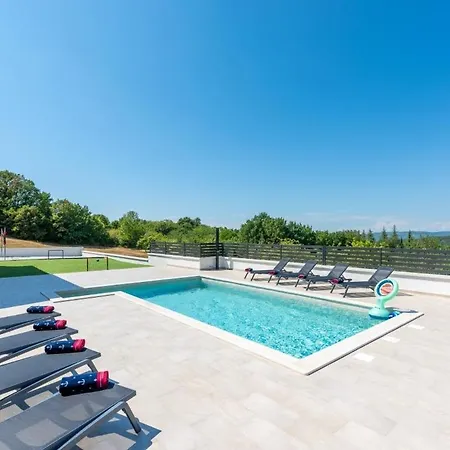 Villa Emi Karojba