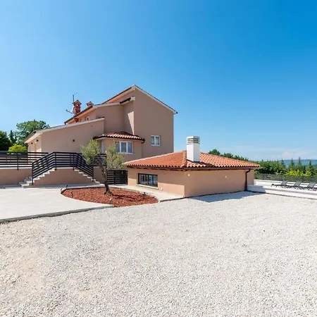 Villa Emi