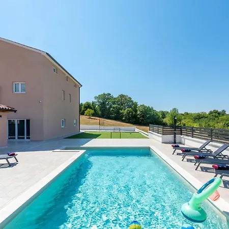 Villa Emi Karojba