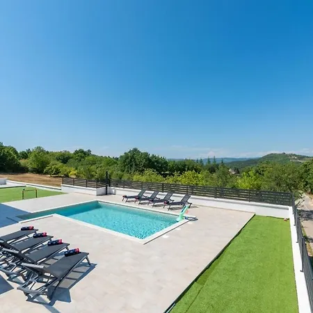 Emi Villa *