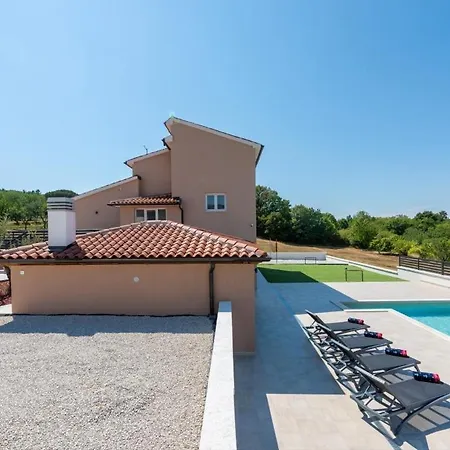 Villa Emi