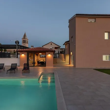 Emi Villa